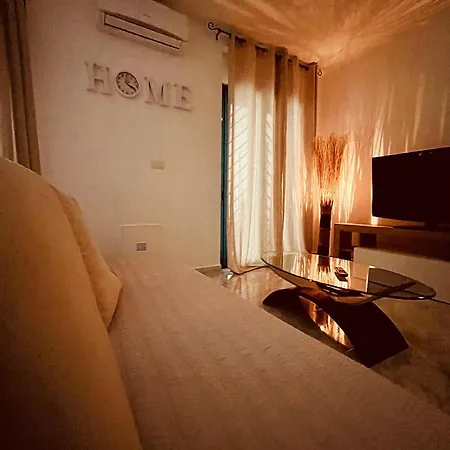 Blue Wave Apartment *